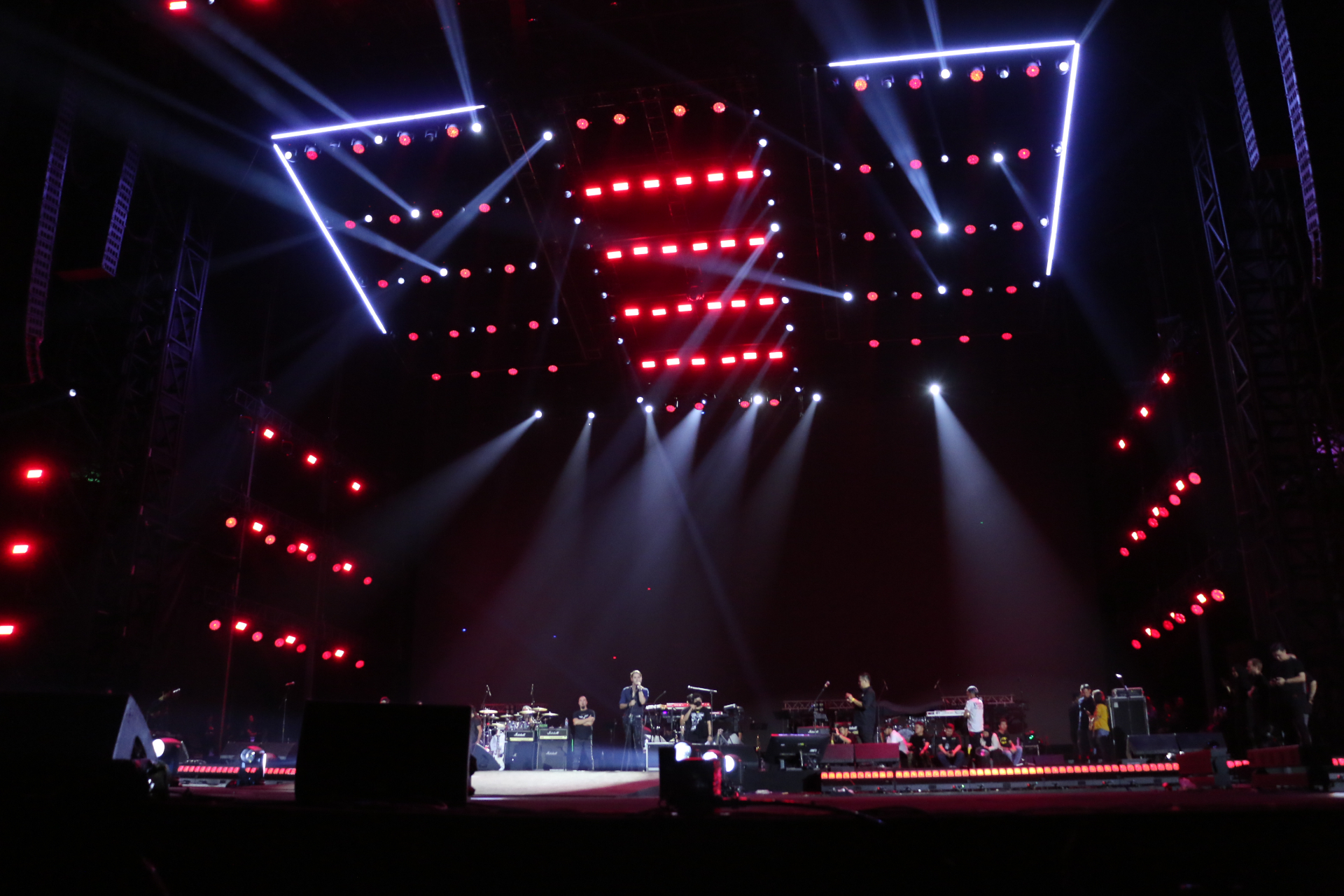 Concert stage lighting and on-site production for a GVU-supported live event.